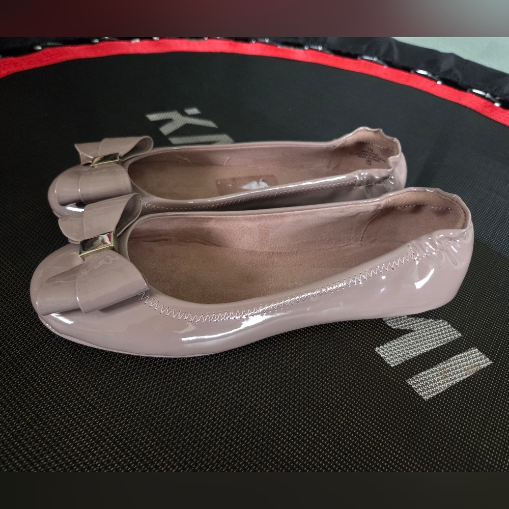 New Bandolino Women's Bow Flats Size 7